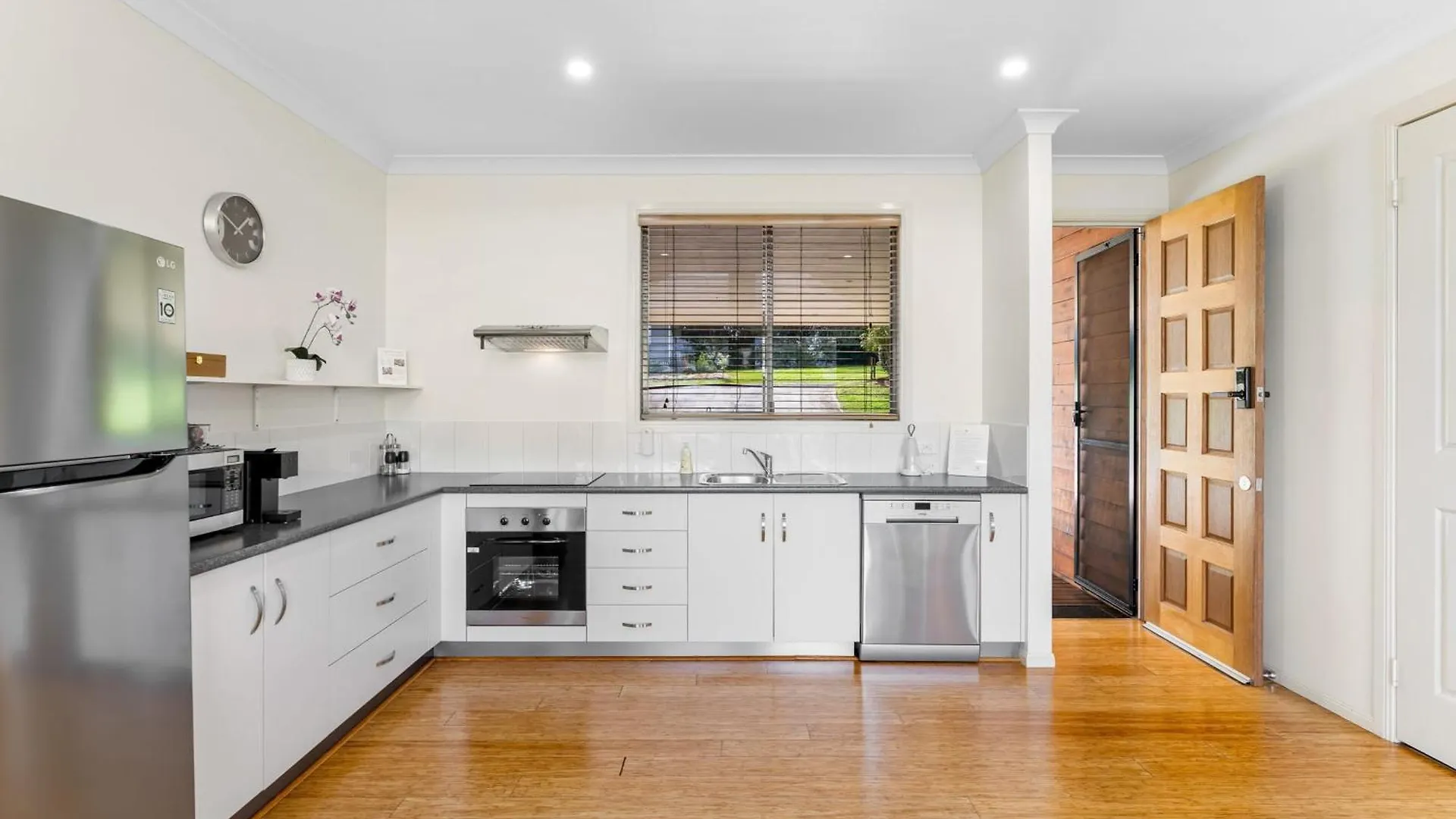 Stella Luna - Luxury Chalet 1 Bedroom Ravensbourne Australia